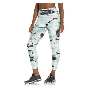 Under Armour Women's HeatGear Capri Leggings (M)